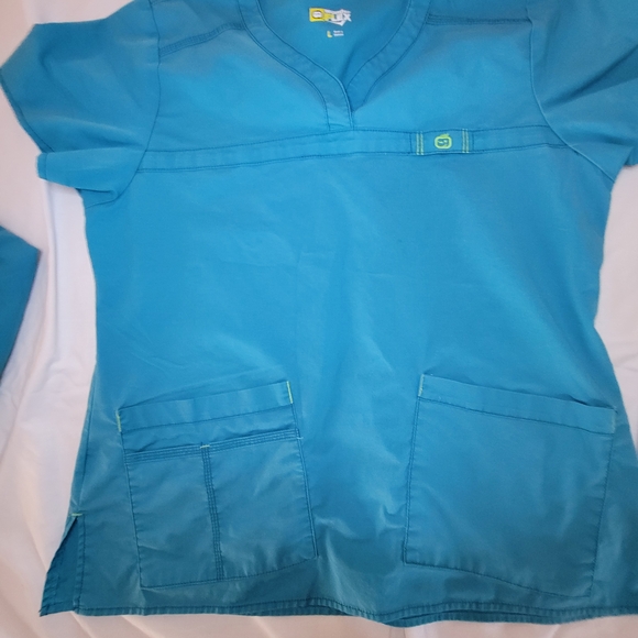 WonderWink Women's Teal Blue Scrub Set, Large top and X-Large Cargo Pant. - Picture 2 of 6